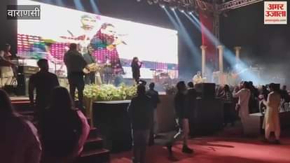 VIDEO : Tauba-Tauba Re Banaras Teri Surat Audience singing Kailash kher melodious voice temperature Namo Ghat