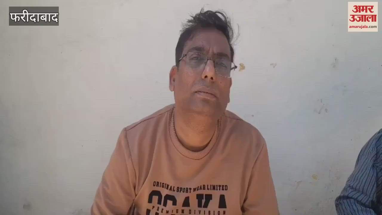 VIDEO : People spreading filth by throwing garbage on the railway track