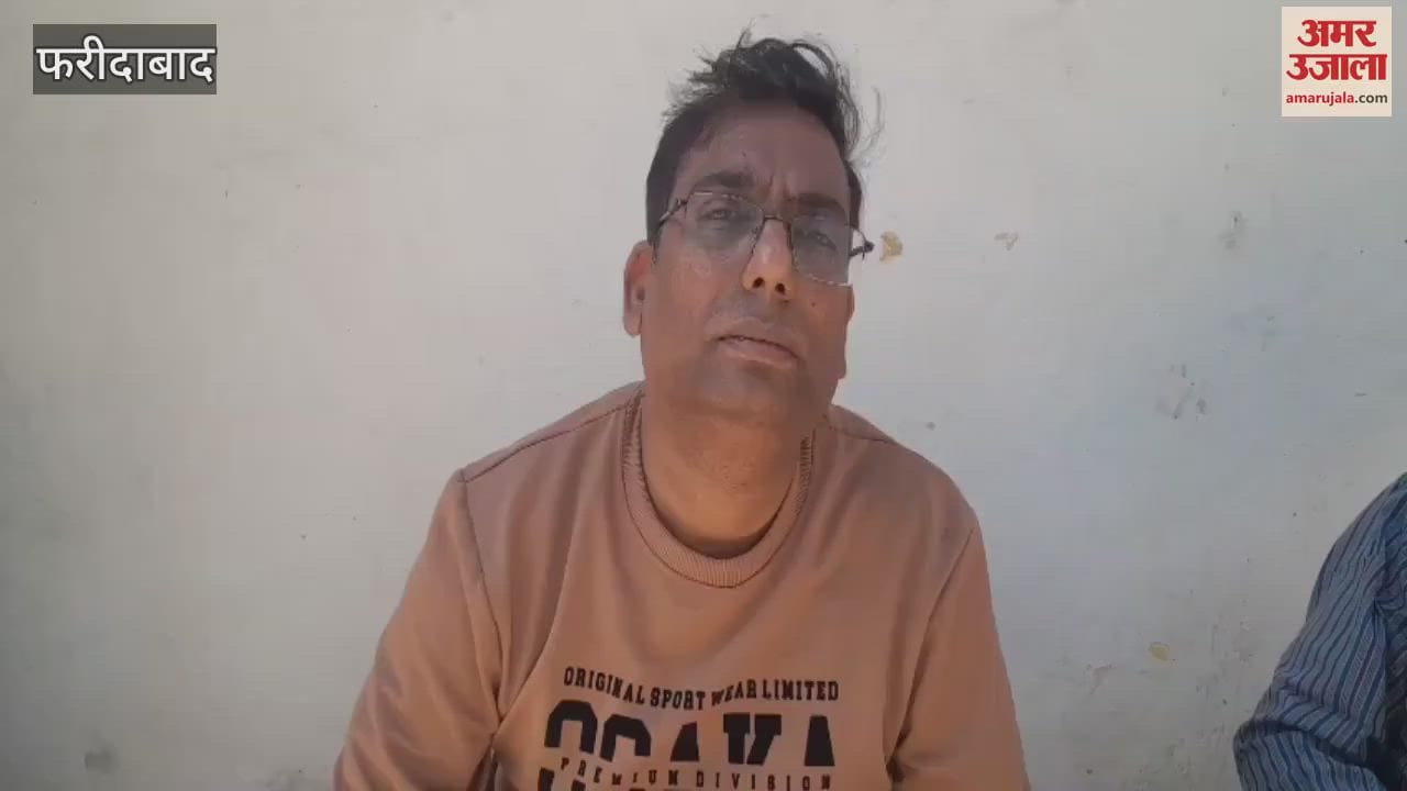 VIDEO : People spreading filth by throwing garbage on the railway track