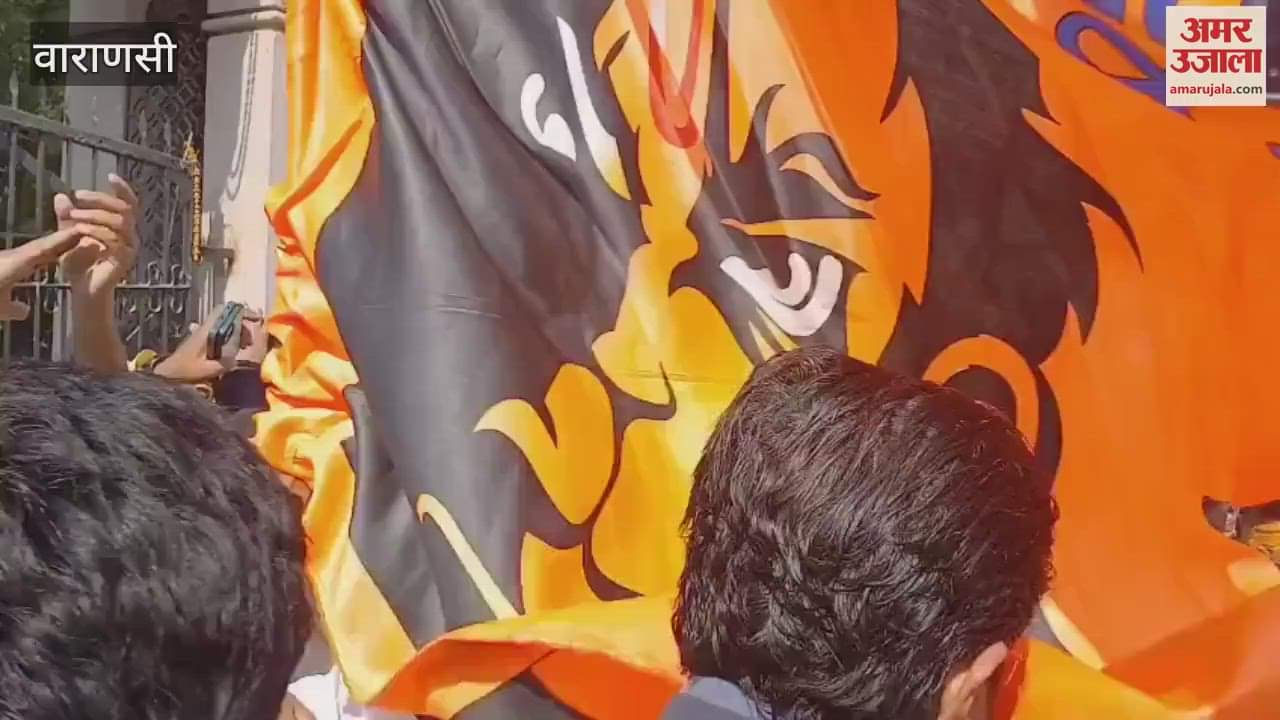 VIDEO : Ruckus outside UP college Police stopped students insisted reciting Hanuman Chalisa scuffle ensued