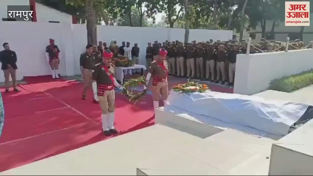 VIDEO : Police vehicle overturned in a canal during patrolling, woman constable died, three others injured