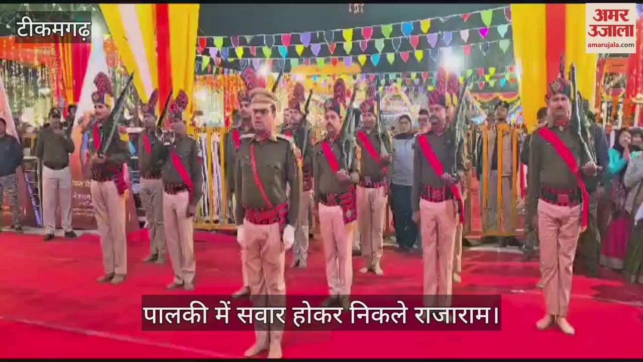 Lord Rajaram came out riding in a palanquin