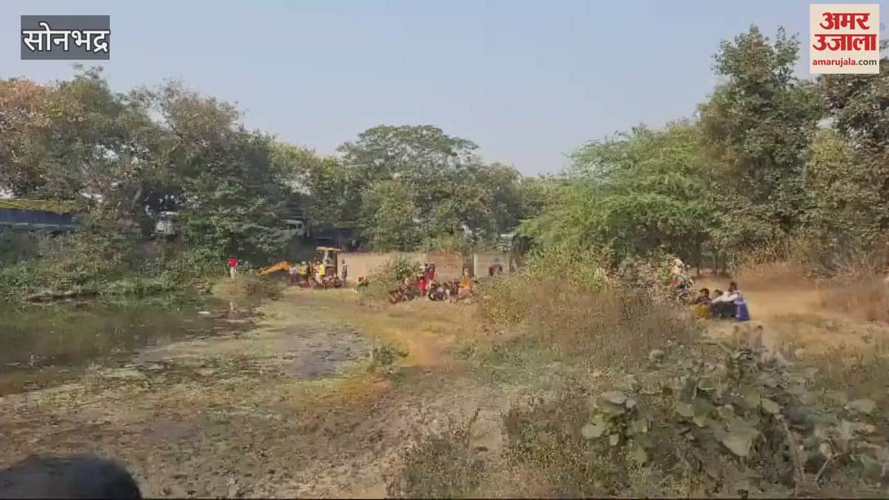 VIDEO : Young man life and death rescue efforts going 15 hours tanker broke railing fell into ditch in sonbhadra