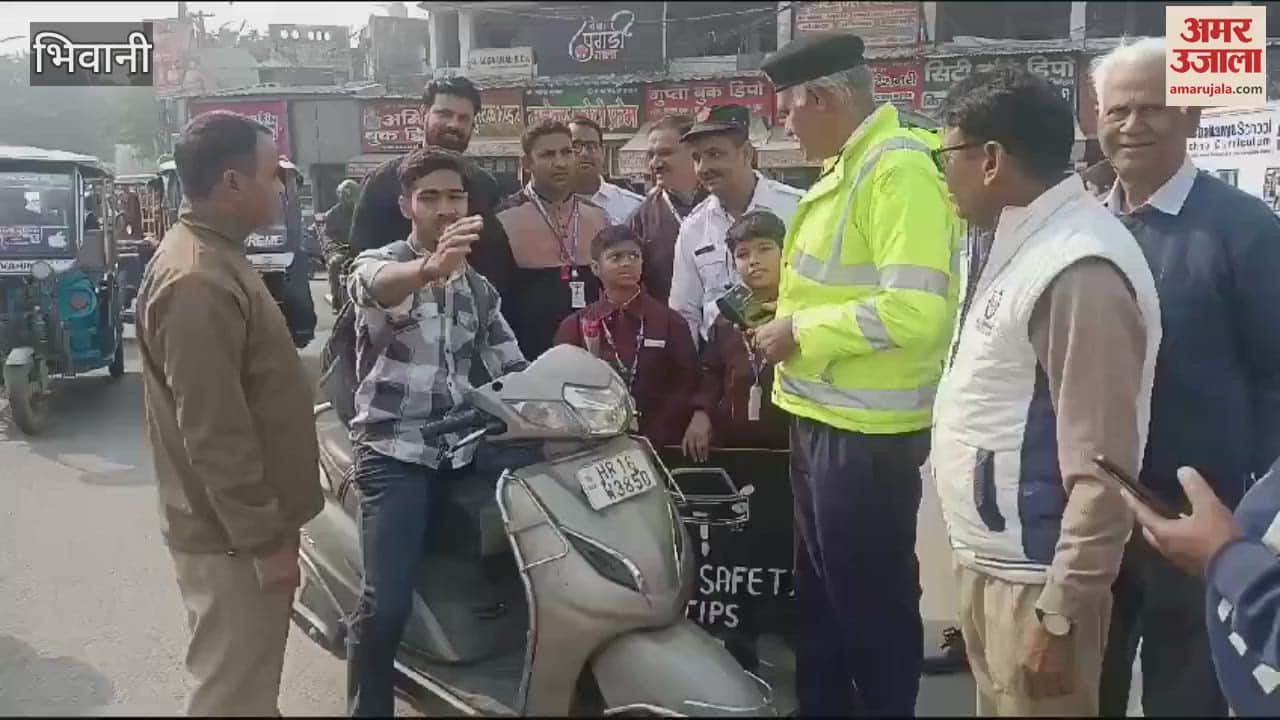 VIDEO : people who broke rules on the road were made to understand by giving them flowers In Bhiwani