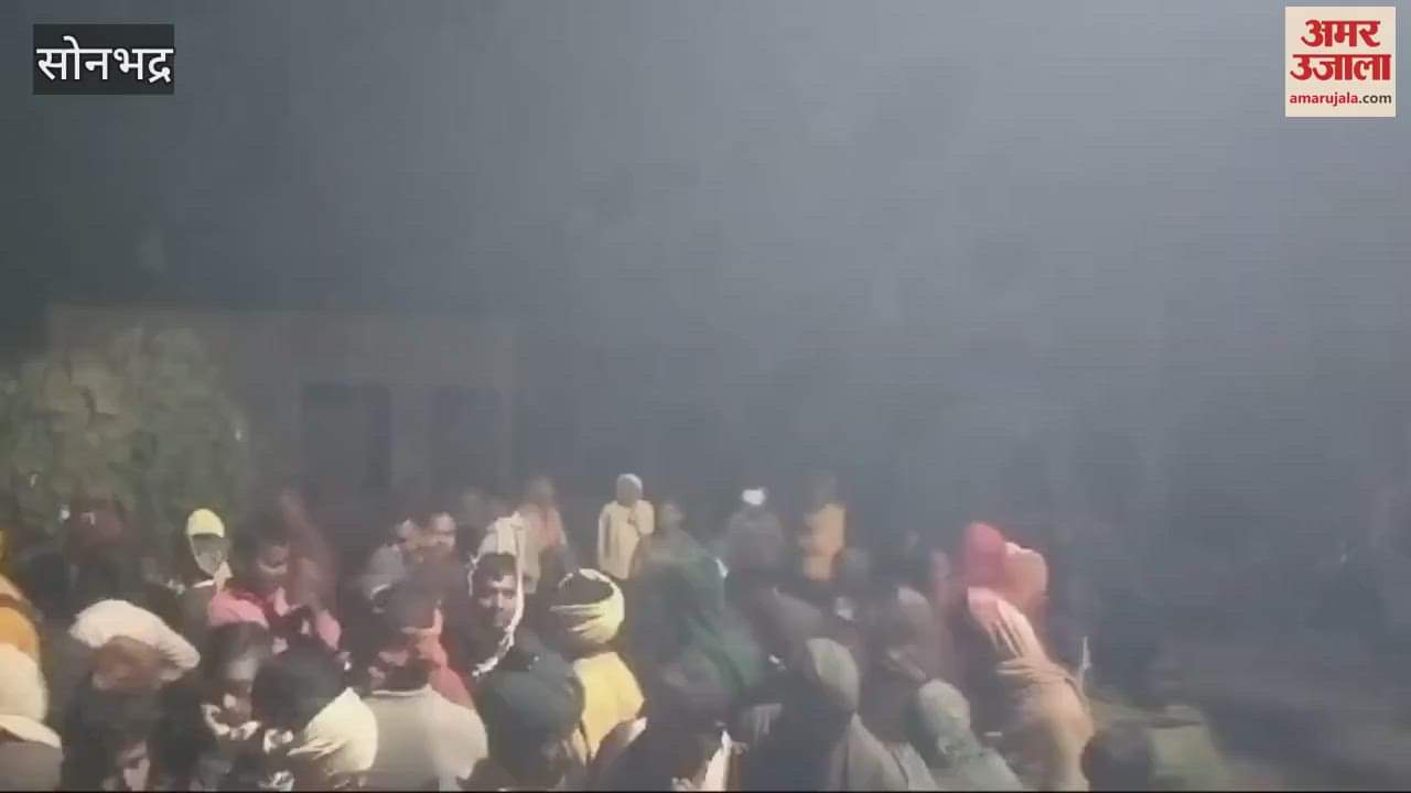 VIDEO : Case death three people Sonbhadra villagers blocked road demand compensation