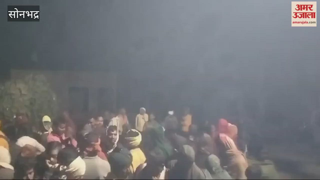VIDEO : Case death three people Sonbhadra villagers blocked road demand compensation