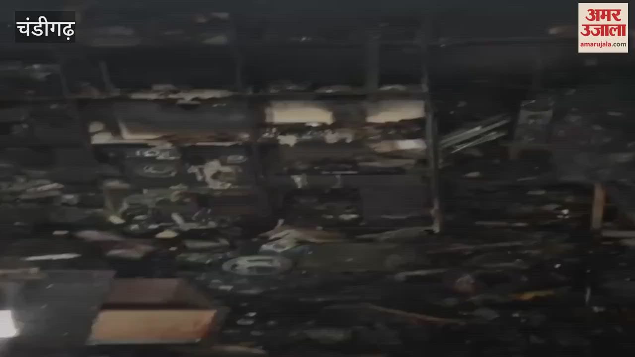 VIDEO : Fire broke out in an electronic shop in Vikas Nagar