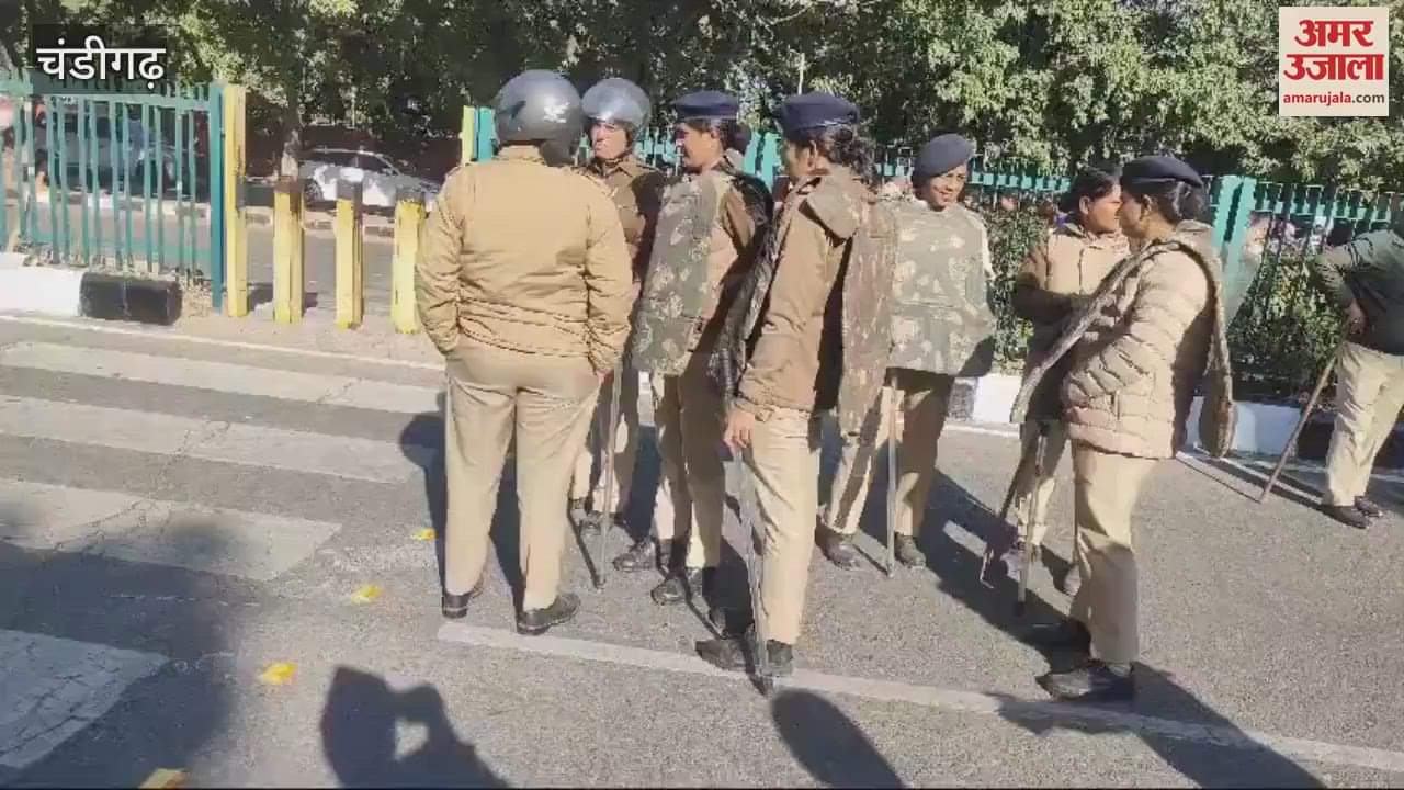 VIDEO : Police stopped Youth Congress members going towards Punjab CM's residence