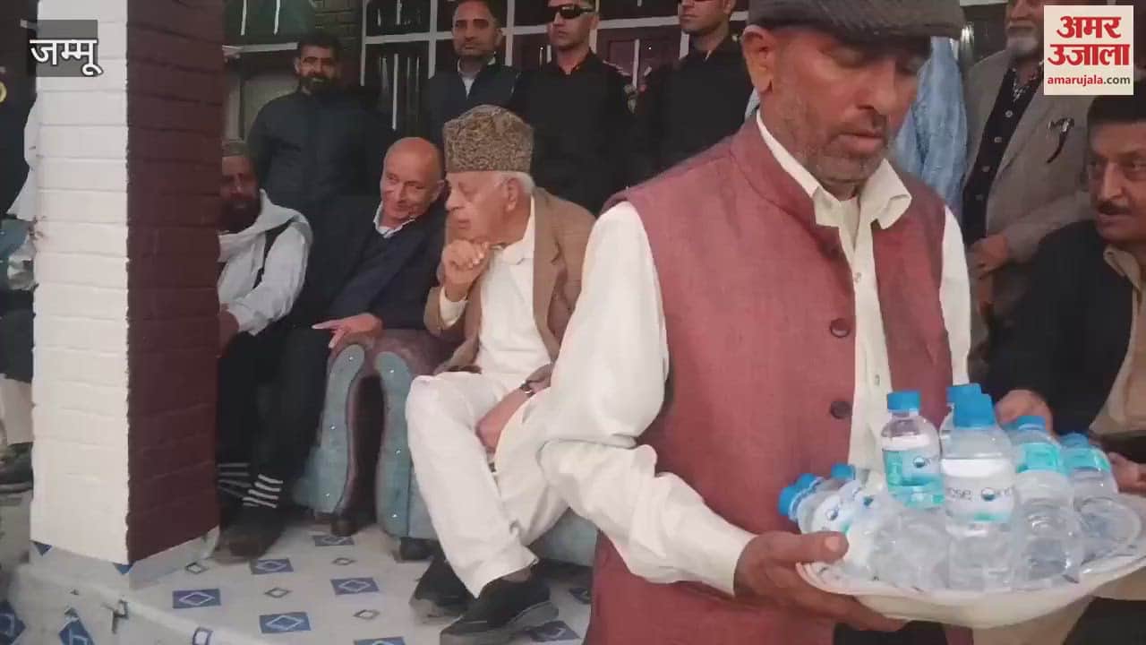 VIDEO : Dr. Farooq Abdullah reached Showa village, congratulated and blessed the marriage of former Sarpanch's sons.