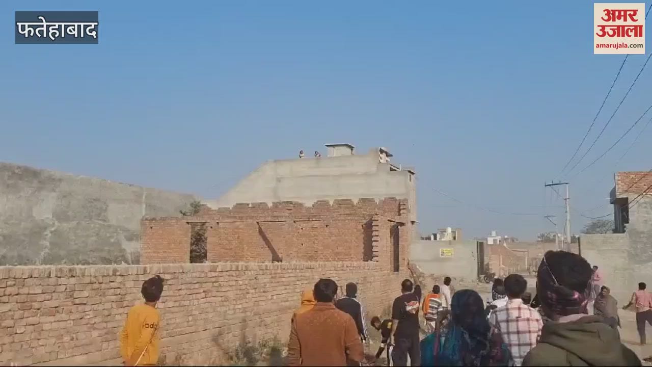 VIDEO : फतेहाबाद के जाखल में नशे के खात्मे की मांग कर रहे लोगों पर पथराव, थाने पहुंचे लोग