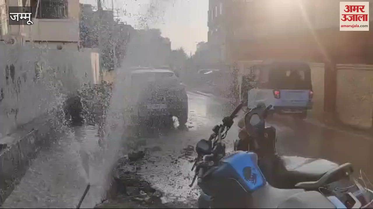 VIDEO : मुख्यमंत्री आवास के पास रेजिडेंसी रोड पर पानी की बौछार से जाम की स्थिति