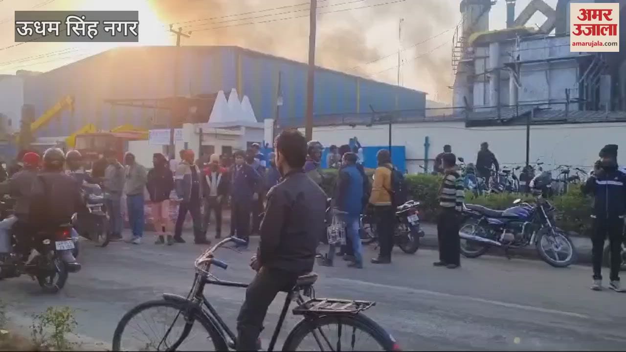 VIDEO : बैटरी बनाने वाली कंपनी के गोदाम में लगी भीषण आग, मचा हड़कंप; देखें वीडियो