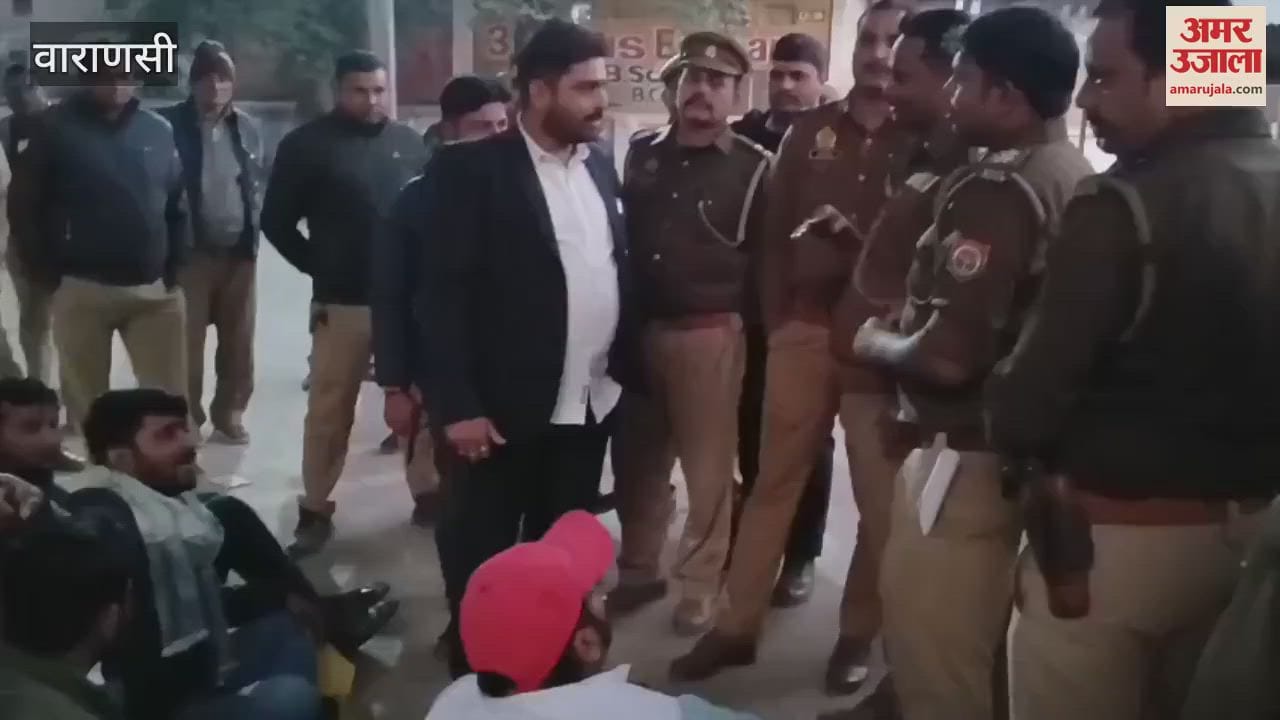 VIDEO : Varanasi News one day before Friday prayers students create ruckus protest UP College force deployed