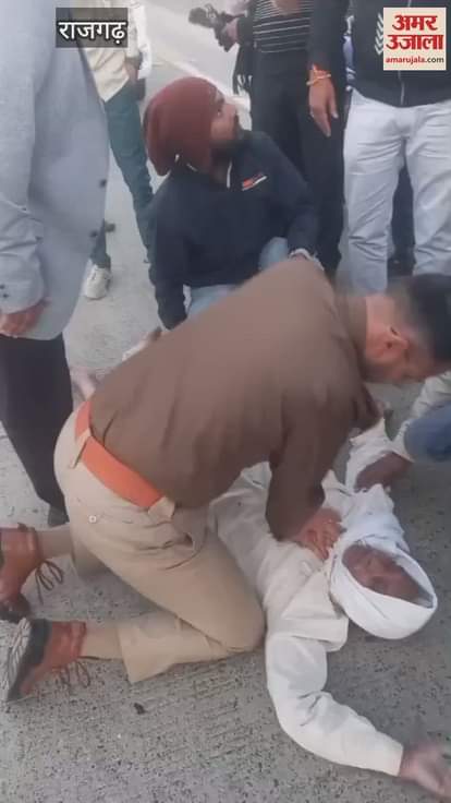 madhya pradesh rajgarh sp aditya mishra help injured old man provide cpr