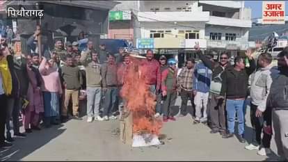 VIDEO : कांग्रेस ने फूंका सरकार का पुतला, कहा - प्रधानमंत्री हिंदुओं के लिए नहीं वोट बैंक के लिए हैं चिंतित
