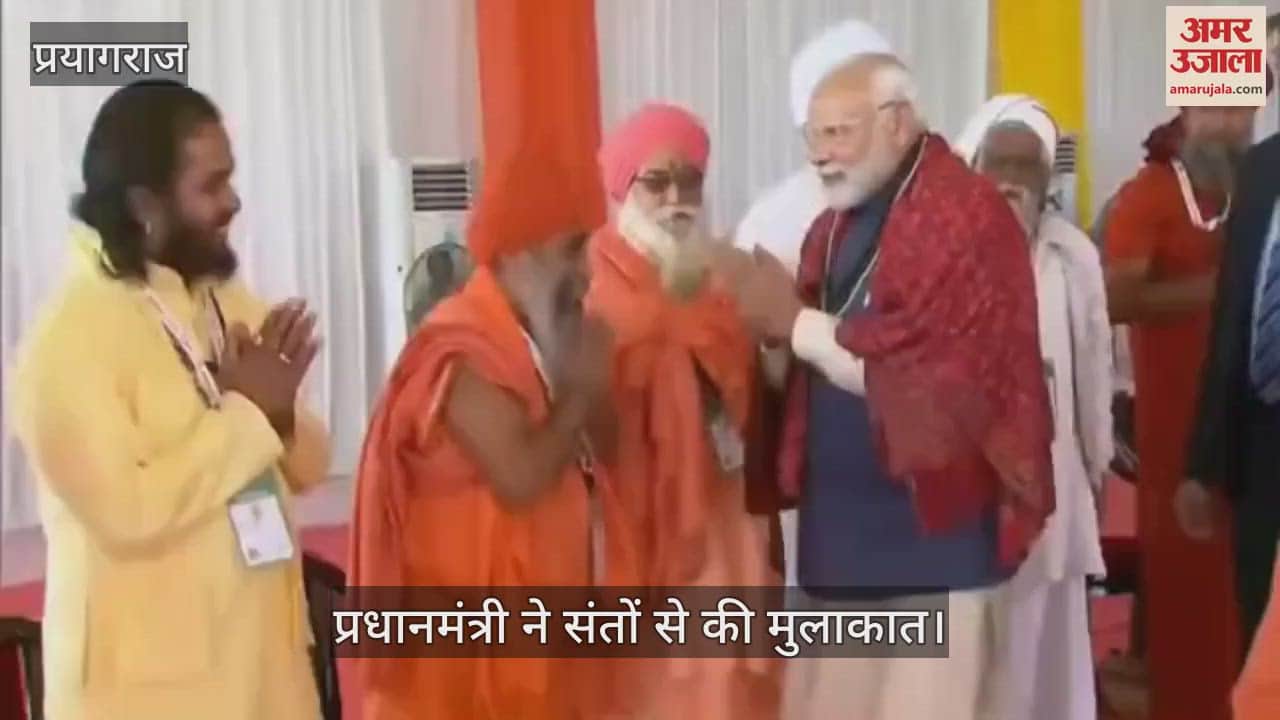 VIDEO : PM Modi met saints, worshiped Shri Bade Hanumanji