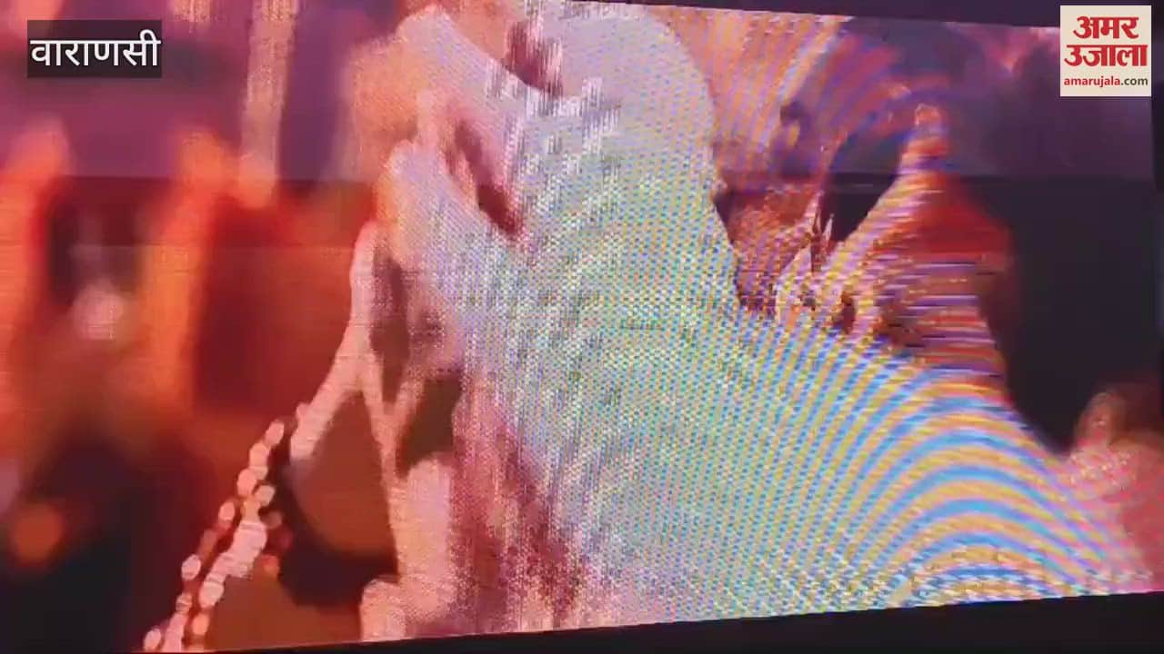 VIDEO : Vanvaas movie Actor Nana Patekar Utkarsh sharma Actress simrat kaur in Kashi unique wish fans selfies