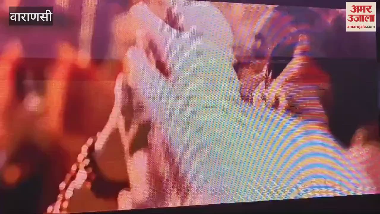 VIDEO : Vanvaas movie Actor Nana Patekar Utkarsh sharma Actress simrat kaur in Kashi unique wish fans selfies