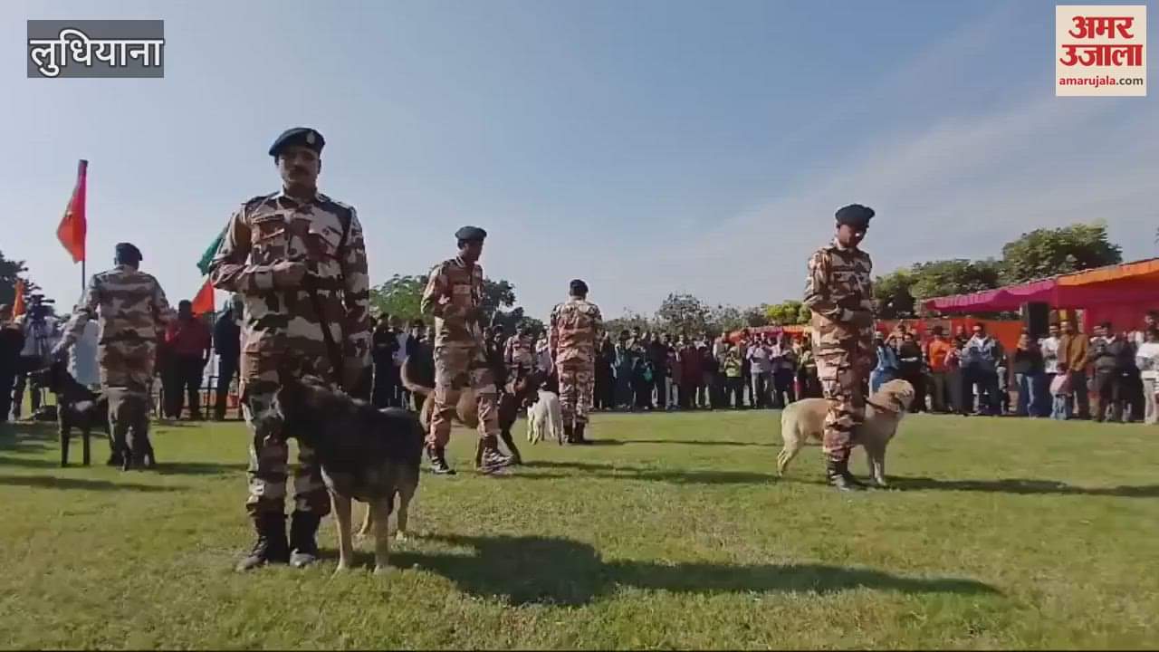 VIDEO : डॉग शो में पहुंचे सेना के कुत्ते, आदेश मिलते ही दिखाए करतब