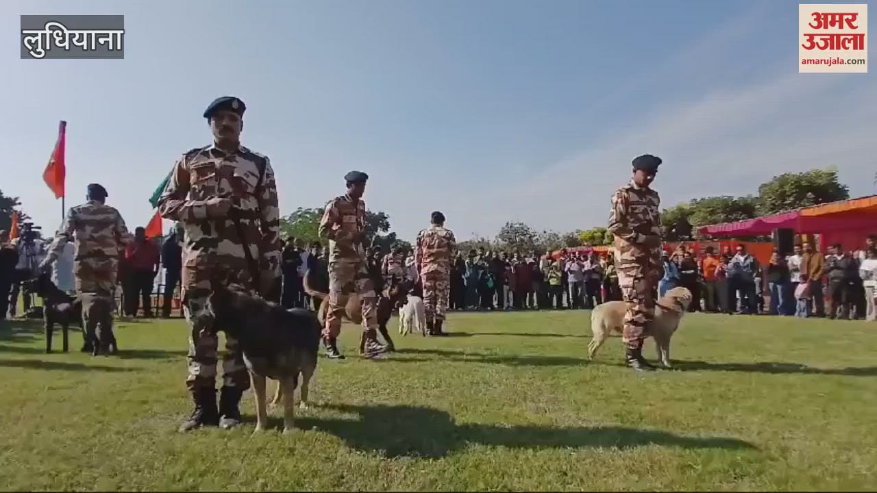 VIDEO : डॉग शो में पहुंचे सेना के कुत्ते, आदेश मिलते ही दिखाए करतब