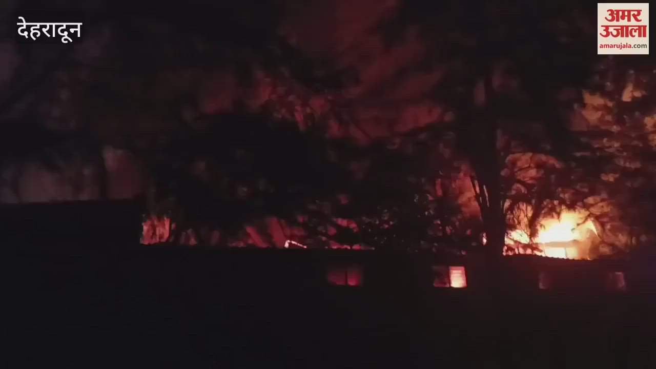 VIDEO : massive fire broke out in a polythene manufacturing factory