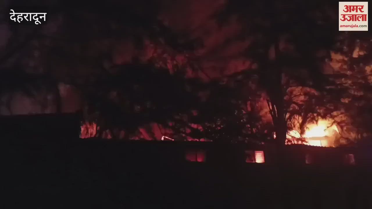 VIDEO : massive fire broke out in a polythene manufacturing factory