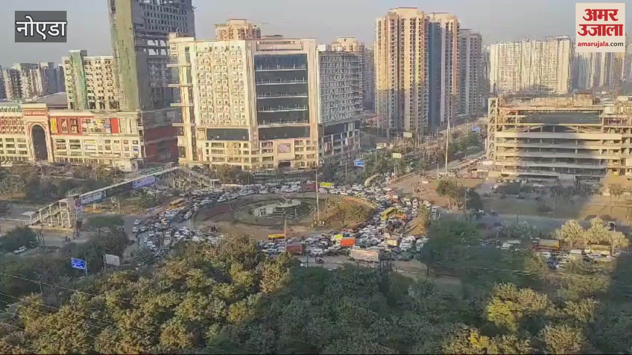 VIDEO : traffic jam increases problems at Murti intersection in Greater Noida West