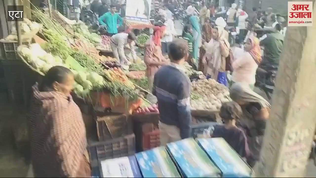 VIDEO : एटा के अवागढ़ में अतिक्रमण का ऐसा हाल, जाम से जूझ रहे लोग
