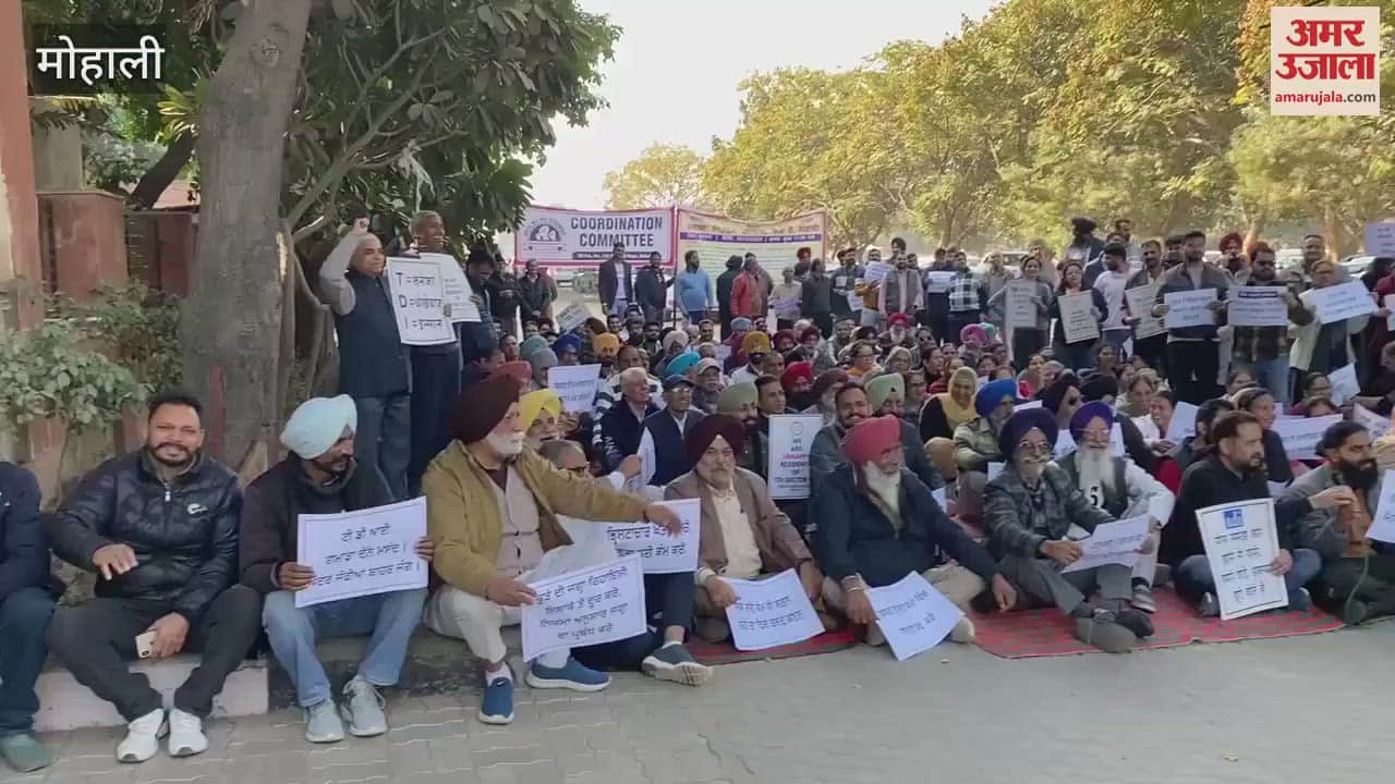 VIDEO : TDI City Resident Welfare Association staged a sit-in outside the PUDA office
