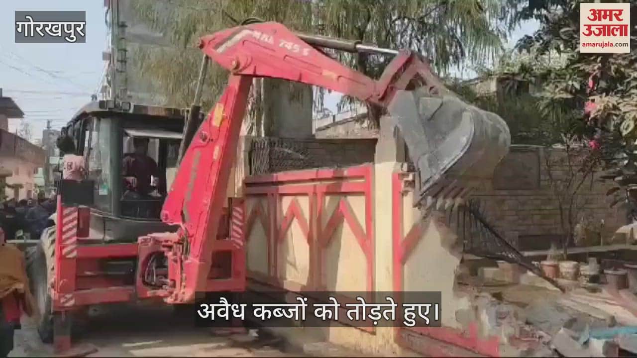 VIDEO : Bulldozer runs on encroachment on Khariya Pokhara, 15 encroachments were illegal