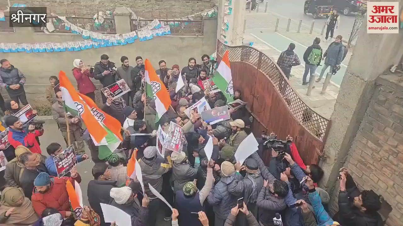 VIDEO : Demonstration against BJP in Srinagar, protesters raised slogans of 'one is but not safe'
