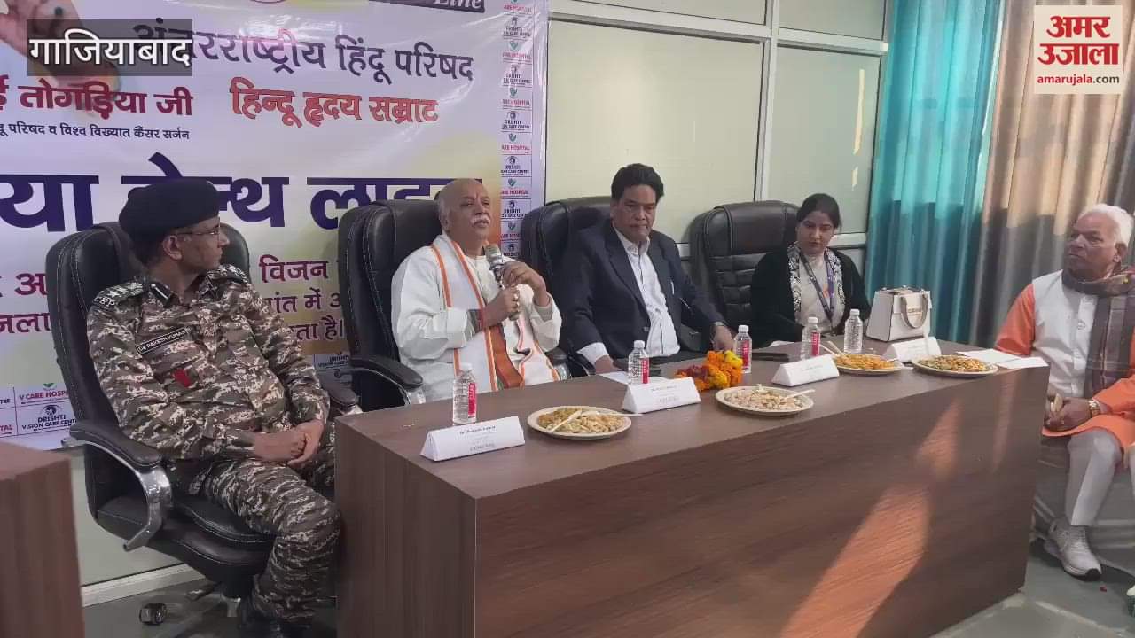 VIDEO : VHP leader Pravin Togadia reached a hospital in Ghaziabad