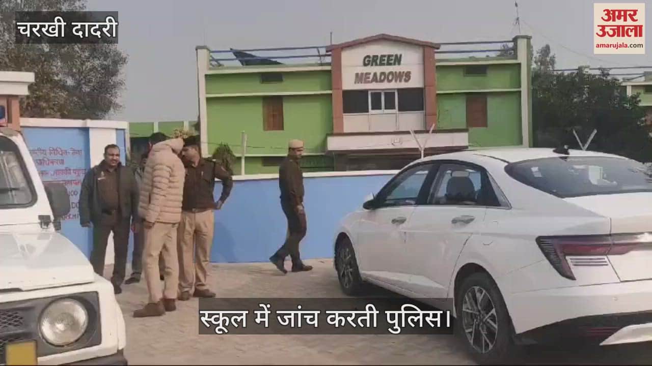 VIDEO : स्कूल में मर्डर, सरपंच के दोस्त को घोंप दिया चाकू