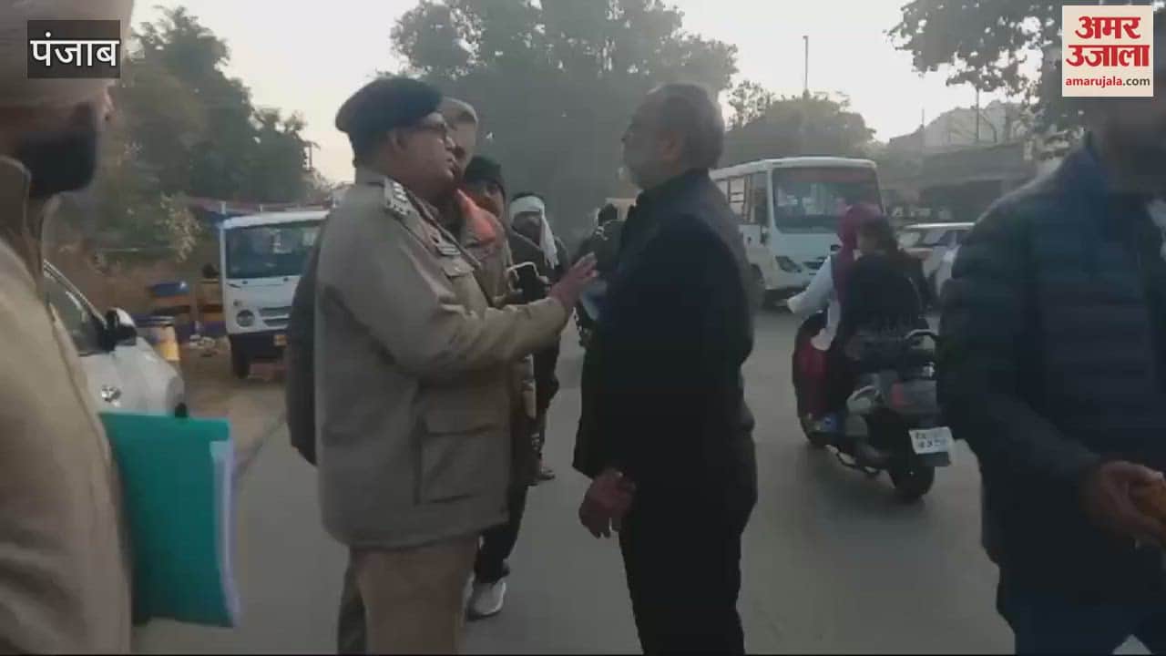 VIDEO : Congress candidate's booth removed from in front of polling station in Phagwara