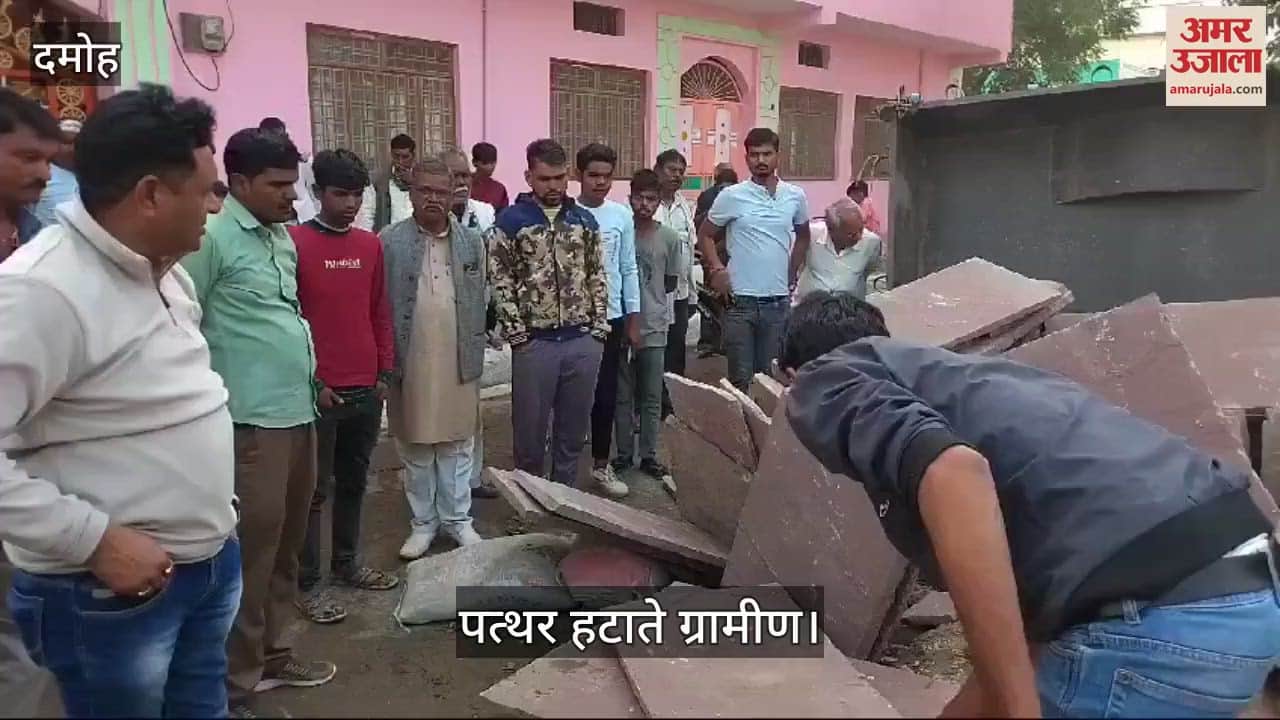 Damoh News Tractor-trolley loaded with Persian stones overturned daughter died son is serious