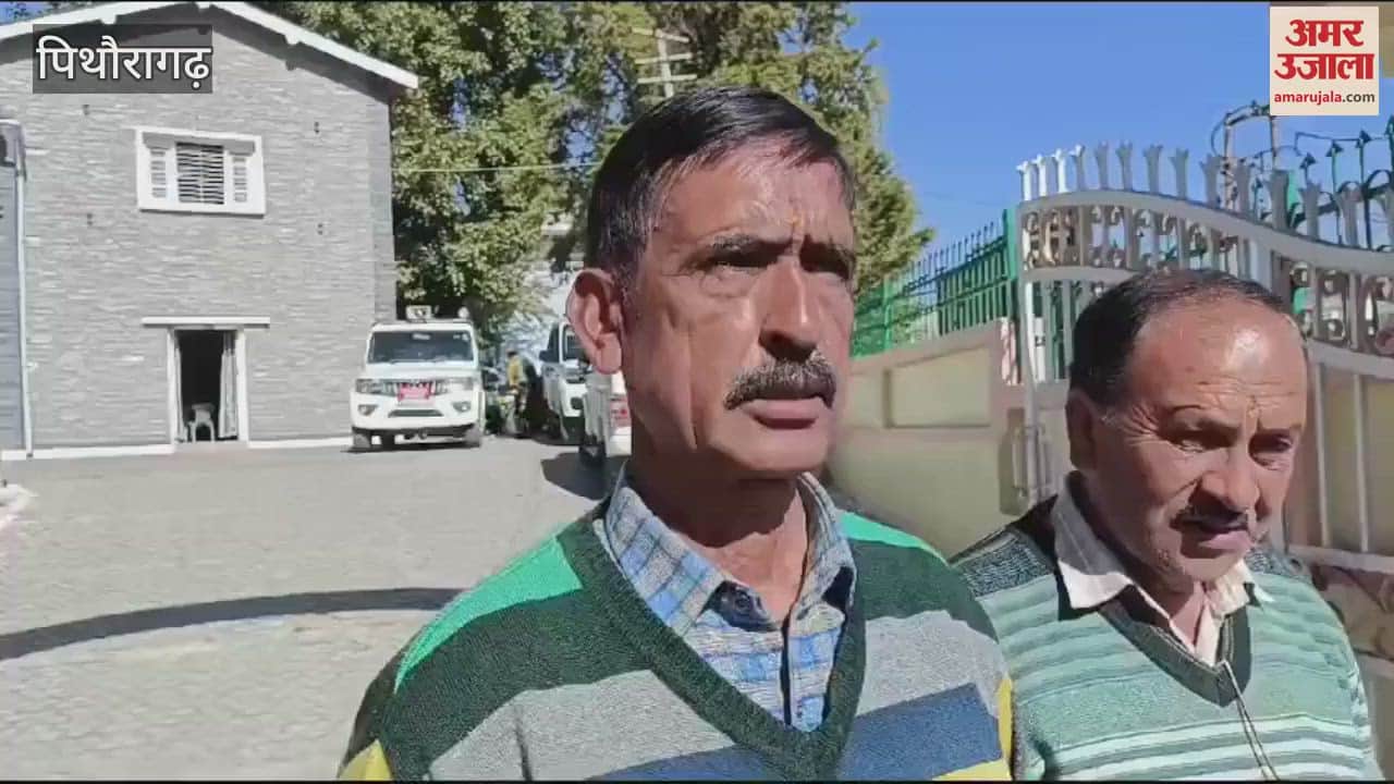 VIDEO : एक दशक का इंतजार...पर नहीं बन पाई सड़क, छड़नदेव-काणाधार रोड के निर्माण के लिए कलक्ट्रेट पहुंचे लोग