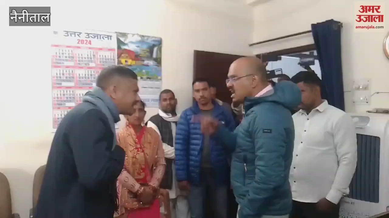 VIDEO : बहुउद्देशीय भवन में एसआई से अभ्रदता पर आरटीआई कार्यकर्ता भुवन गिरफ्तार, तीन दिन पूर्व हुई घटना के मामले में कार्रवाई न होने पर पहुंचे थे पोखरिया