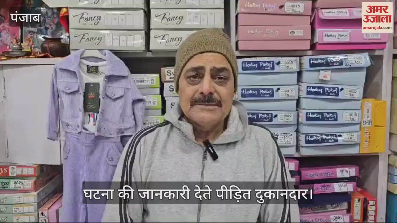 VIDEO : रात ढाई बजे आए चोर, ठंड लगी तो चुराई दो जैकेट, बाकी सामान पर किया हाथ साफ