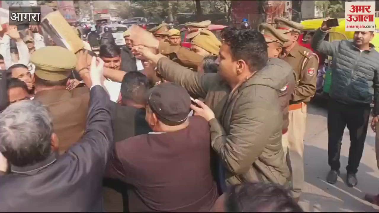 VIDEO : डॉ. आंबेडकर पर गृहमंत्री अमित शाह के बयान को लेकर आक्रोश, अधिवक्ताओं की पुलिस से झड़प; जमकर हुईं खींचतान