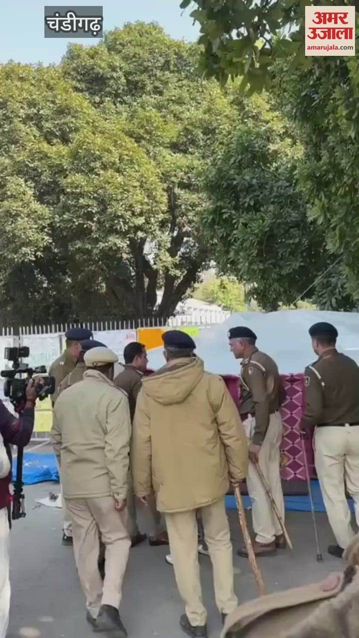 VIDEO : Chandigarh police took away students sitting on strike in PU