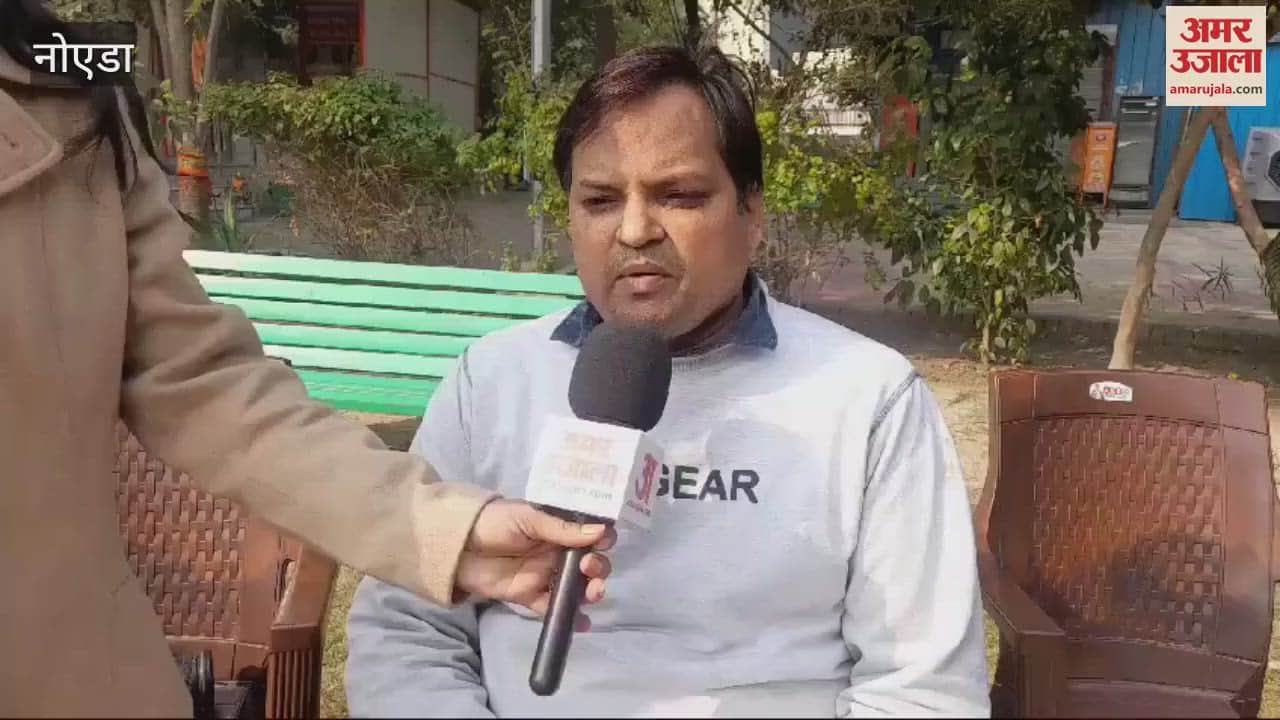 VIDEO : Public vehicles are not available from Century Apartment in Noida