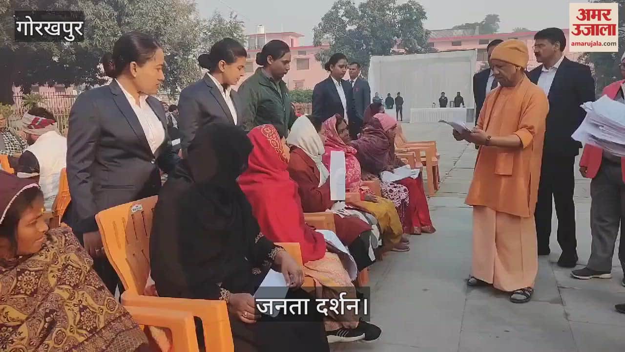 VIDEO : CM Yogi listened to the prayers of 150 people during public darshan at Gorakhnath temple in Gorakhpur.