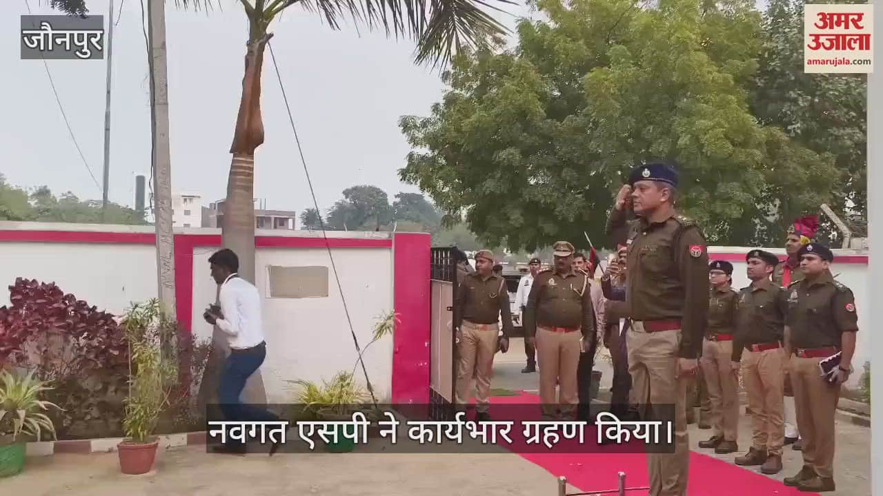 VIDEO : The newly arrived SP took charge in Jaunpur paid obeisance at Sheetla Chowkiyan Dham
