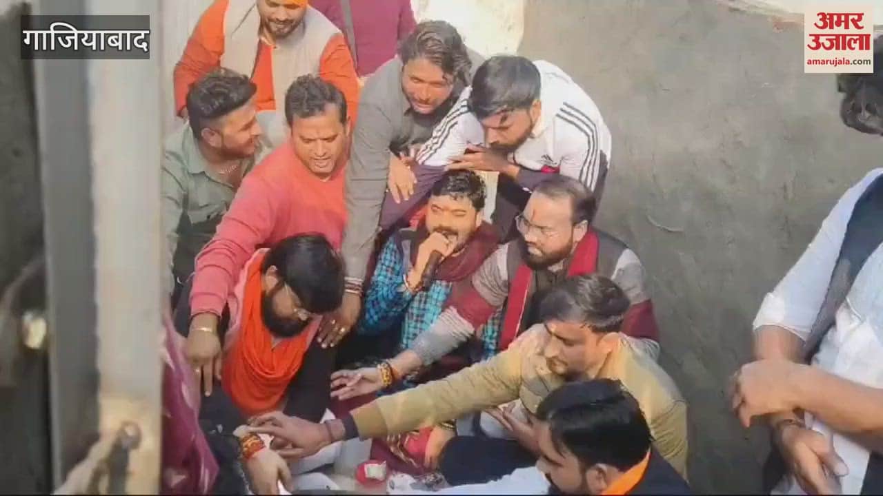 VIDEO : Road separated from the tomb in Ghaziabad