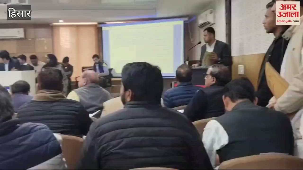 VIDEO : Minister Krishnalal Pawar heard complaints in Hisar and reprimanded officials