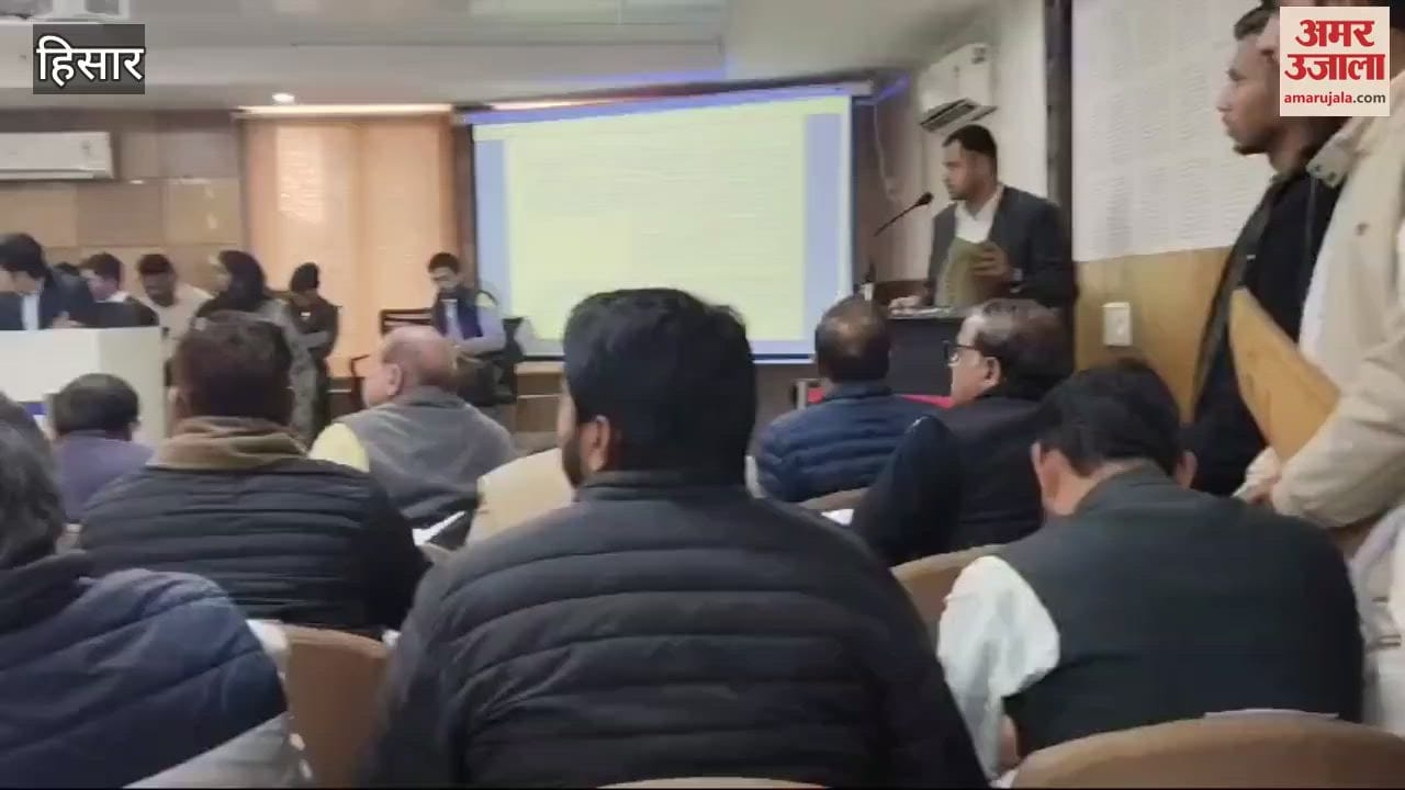 VIDEO : Minister Krishnalal Pawar heard complaints in Hisar and reprimanded officials