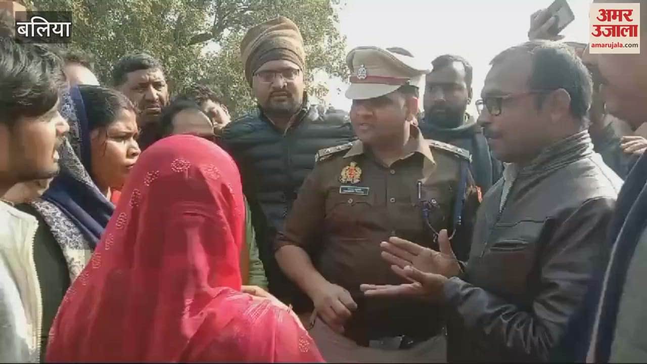 VIDEO : Women chased away police seize ganja in Ballia mobilized for action