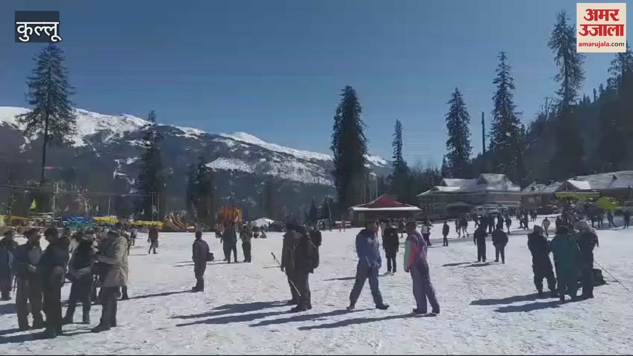 VIDEO : Tourists flocked to Solanganala and had a lot of fun amidst the snow