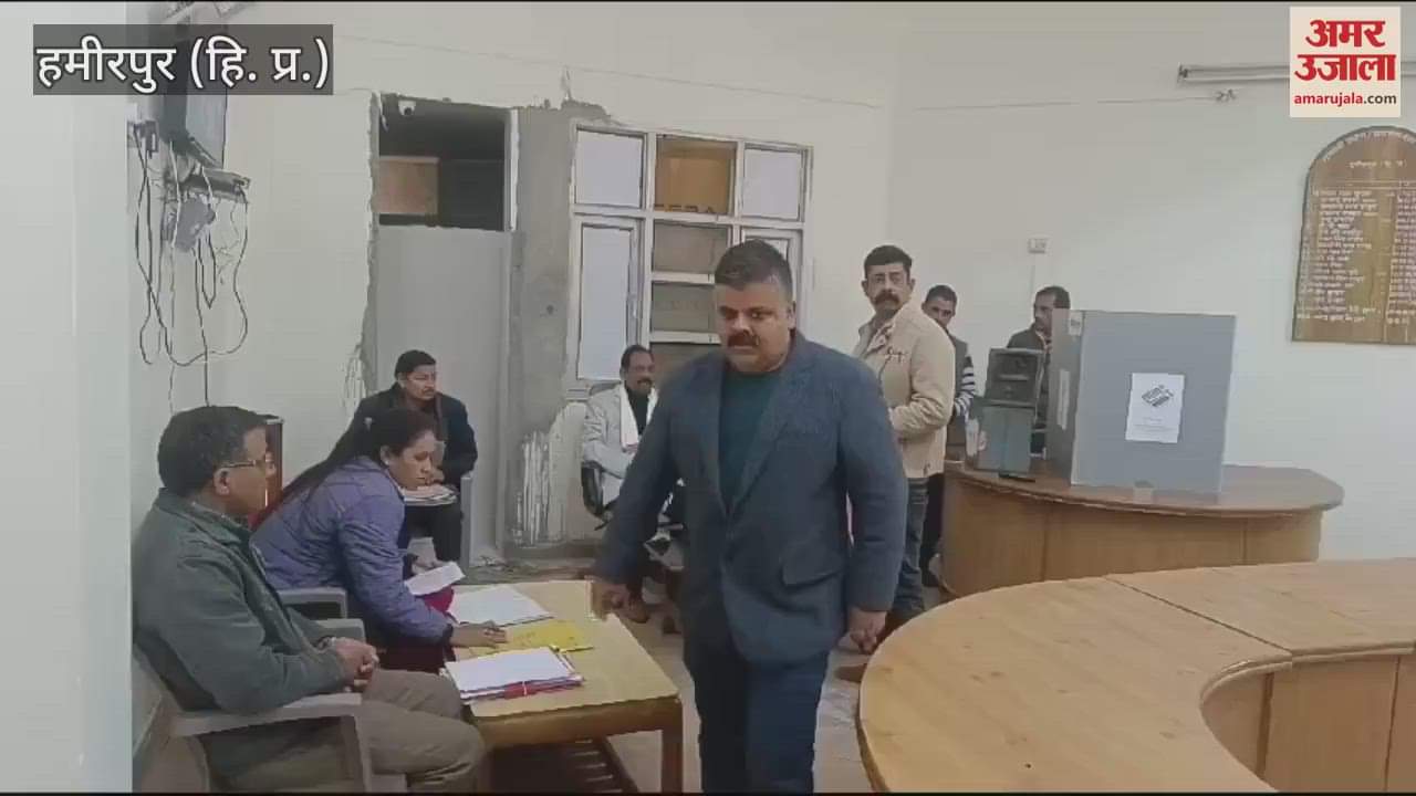 VIDEO : No-confidence motion passed against Congress-backed president Manoj