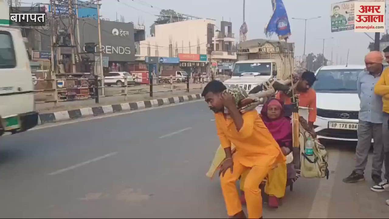 VIDEO : Baghpat: Two Shravan Kumars set out with their mother on a palanquin... The aim is to declare cow as the national animal.